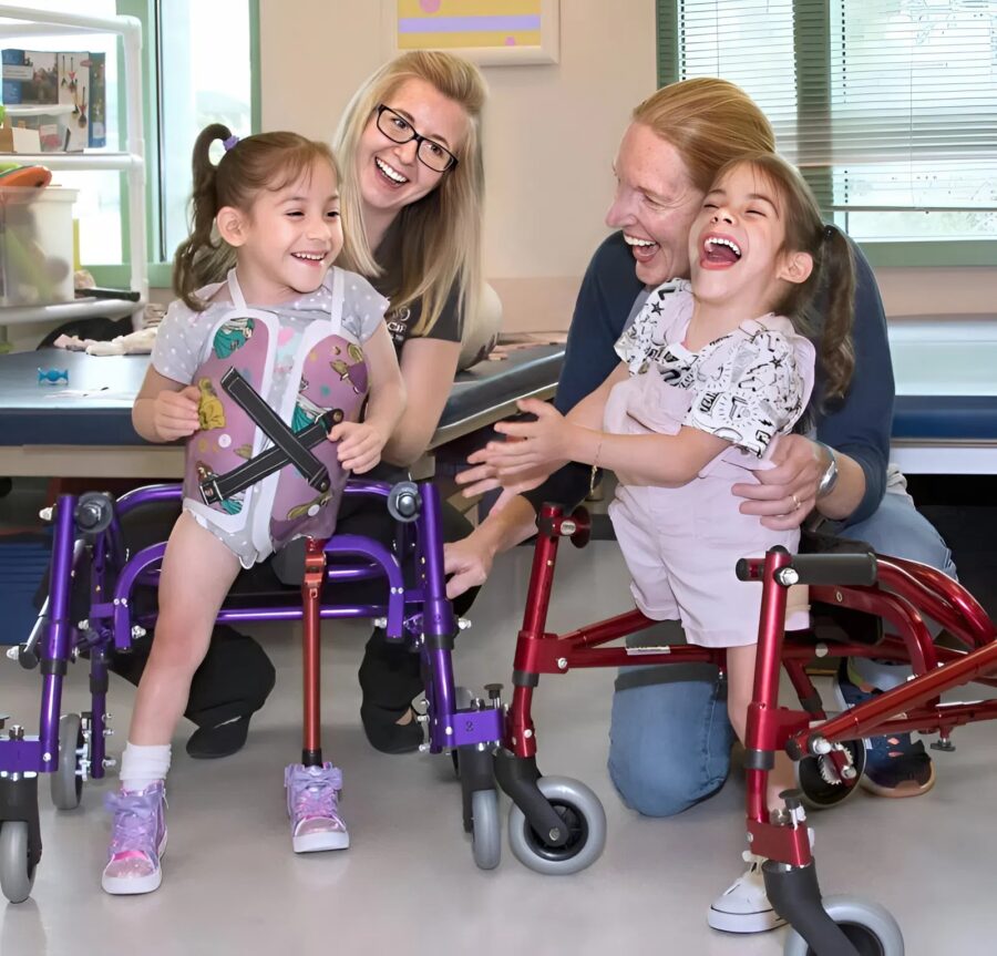 ორი სიამური და გადაურჩა მაღალრისკიან ოპერაციას და ახლა ცალ-ცალკე აგრძელებენ ცხოვრებას